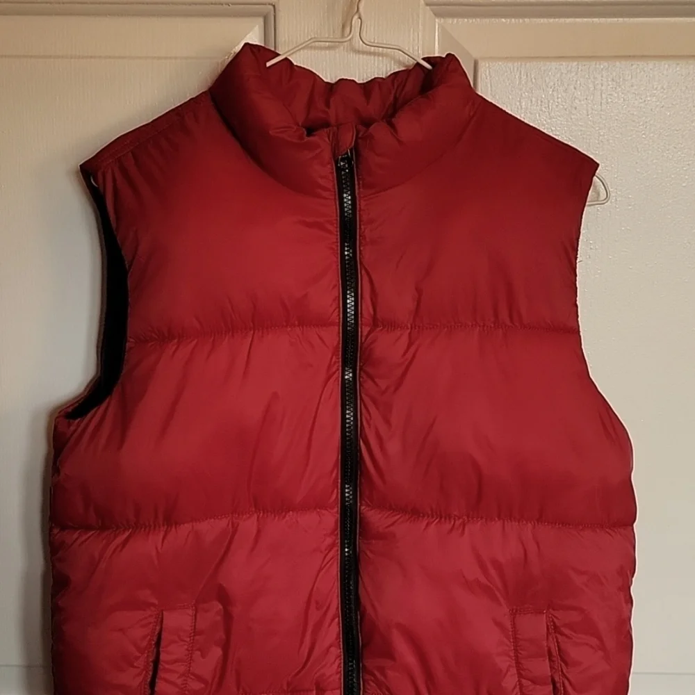 Old Navy boys XL(14-16) puffer vest, maroon.